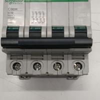 Interruttore magnetot .Schneider 4P 32A 15 kA - B