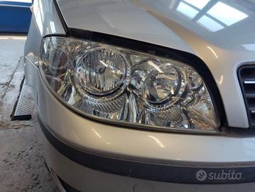 Proiettore destro FIAT PUNTO 3 del 2004