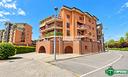 2-locali-con-box-e-terrazzo