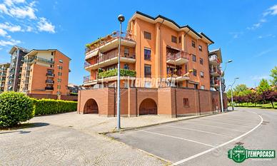 2 LOCALI CON BOX E TERRAZZO
