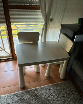 Tavolo + 2 sedie bambino Ikea Mammut