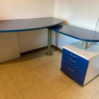 Scrivania salvaspazio con piano estraibile