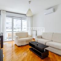 Ampio bilocale di 82 mq con doppi servizi, terrazz