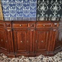 Basso di credenza in noce