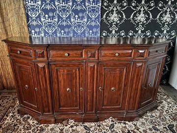 Basso di credenza in noce