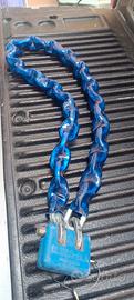 catena moto con lucchetto