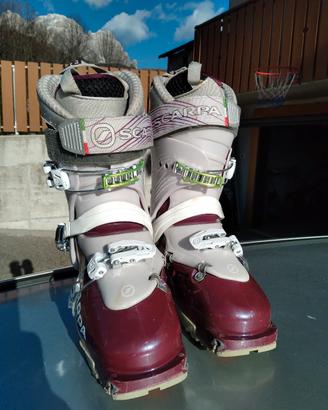 R e g a l o scarponi alpinismo scarpa