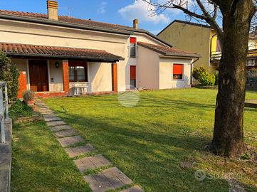 VILLA SINGOLA A CASTEL D'AZZANO