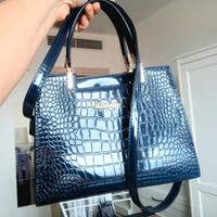 Borsa blu lucida effetto coccodrillo / oro