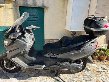 Suzuki Burgman 650 -