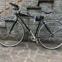 Bici scatto fisso assemblata a mano