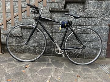 Bici scatto fisso assemblata a mano
