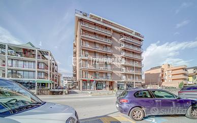 SESTO CALENDE - TRILOCALE IN CENTRO CON BOX