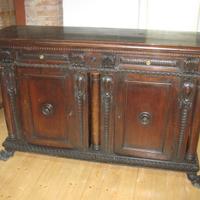 Credenza e sedie