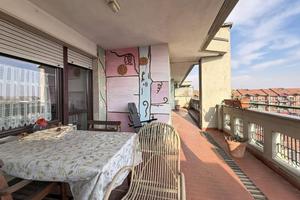 Appartamento di 200 m² con più di 5 locali e box a