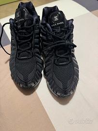 Nike shoks