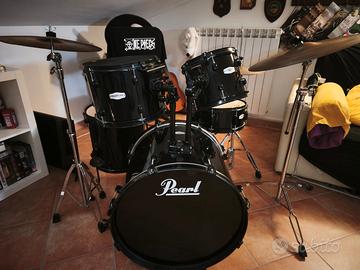 Batteria acustica completa Pearl Forum nera 