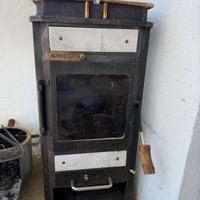 Stufa a legna con tubi inclusi