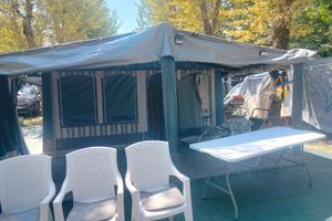roulotte e attrezzature per campeggio 