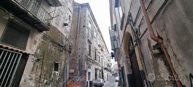 3 LOCALI A NAPOLI