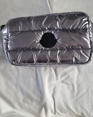 Pochette MONCLER color argento imbottita,mai usata
