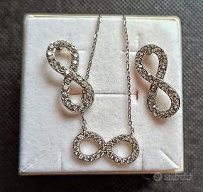 Parure collana e orecchini Infinito