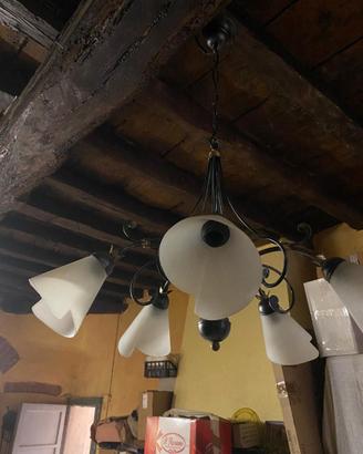 lampadario ferro battuto e vetro murano