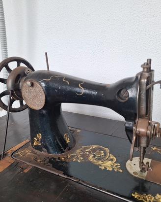 MACCHINA DA CUCIRE ANTICA
