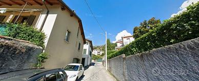 Ampio bilocale con balcone e posto auto a Lecco