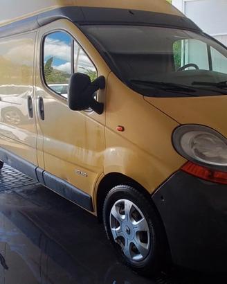 Renault Trafic T27 2.0 dCi 135 cv