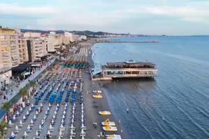 Ristorante piano rialzato. E longe