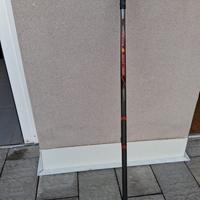 Canna da pesca in carbonio.