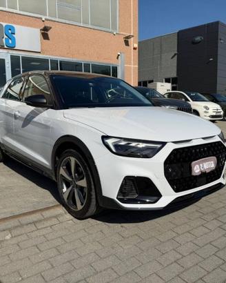 Audi A1 30 1.0 tfsi Identity Contrast 116cv s tron