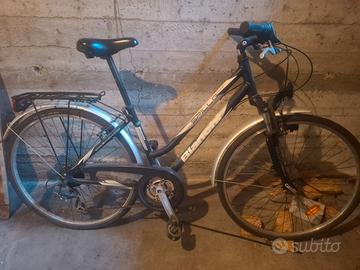 Bianchi donna passeggio