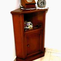 Mobile angolare in legno – stile antico