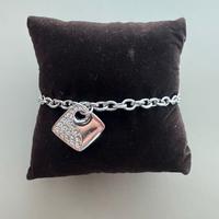 Bracciale in metallo argentato con ciondolo pavé d