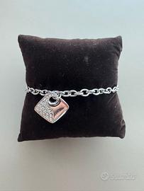 Bracciale in metallo argentato con ciondolo pavé d