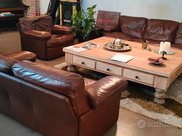 due divani e una poltrona Frau