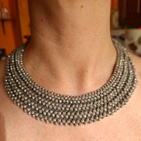 Collier multifilo grigio effetto luminoso