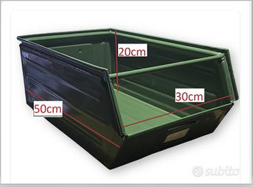 Contenitore a bocca di lupo, in metallo verde