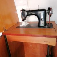Macchina da cucire Necchi