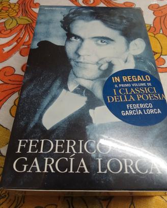 2 volumi Mondadori rilegati