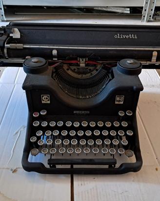 Macchina da scrivere Olivetti