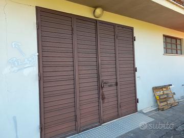  Ringhiera in ferro battuto e porte in ferro