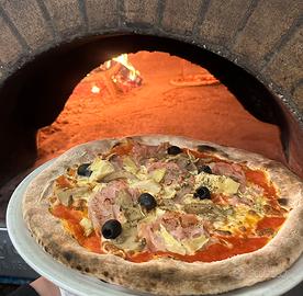 Ristorante pizzeria con forno a legna