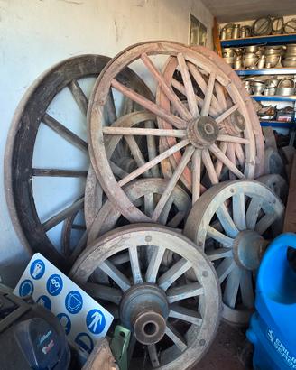 Ruote in legno antiche da carro / carrozza 