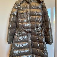 Piumino marrone Moncler lungo con cappuccio