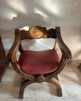 Poltrona stile Savonarola