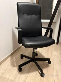 Sedia ufficio nera schienale alto in similpelle