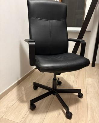 Sedia ufficio nera schienale alto in similpelle